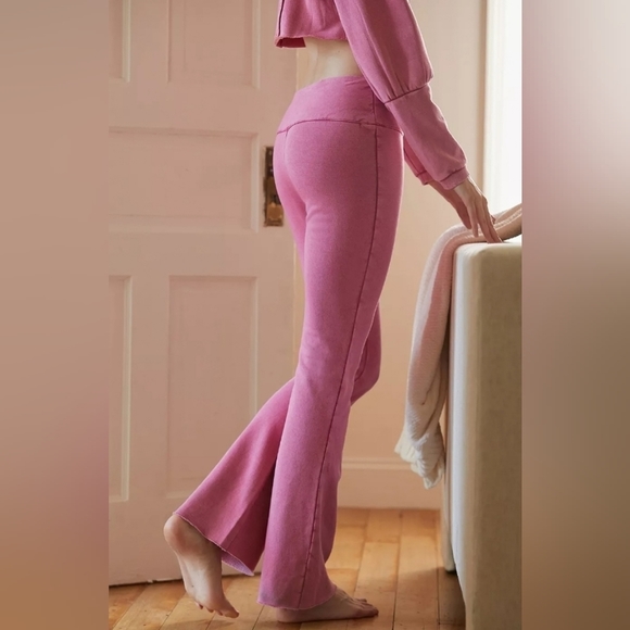 Urban Outfitters Out From Under Vera Low-Rise Flare Lounge Pants Barbie Pink - Picture 2 of 12